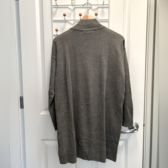 Women’s Grey Tunic Swearer with Turtle Print - Picture 4 of 5